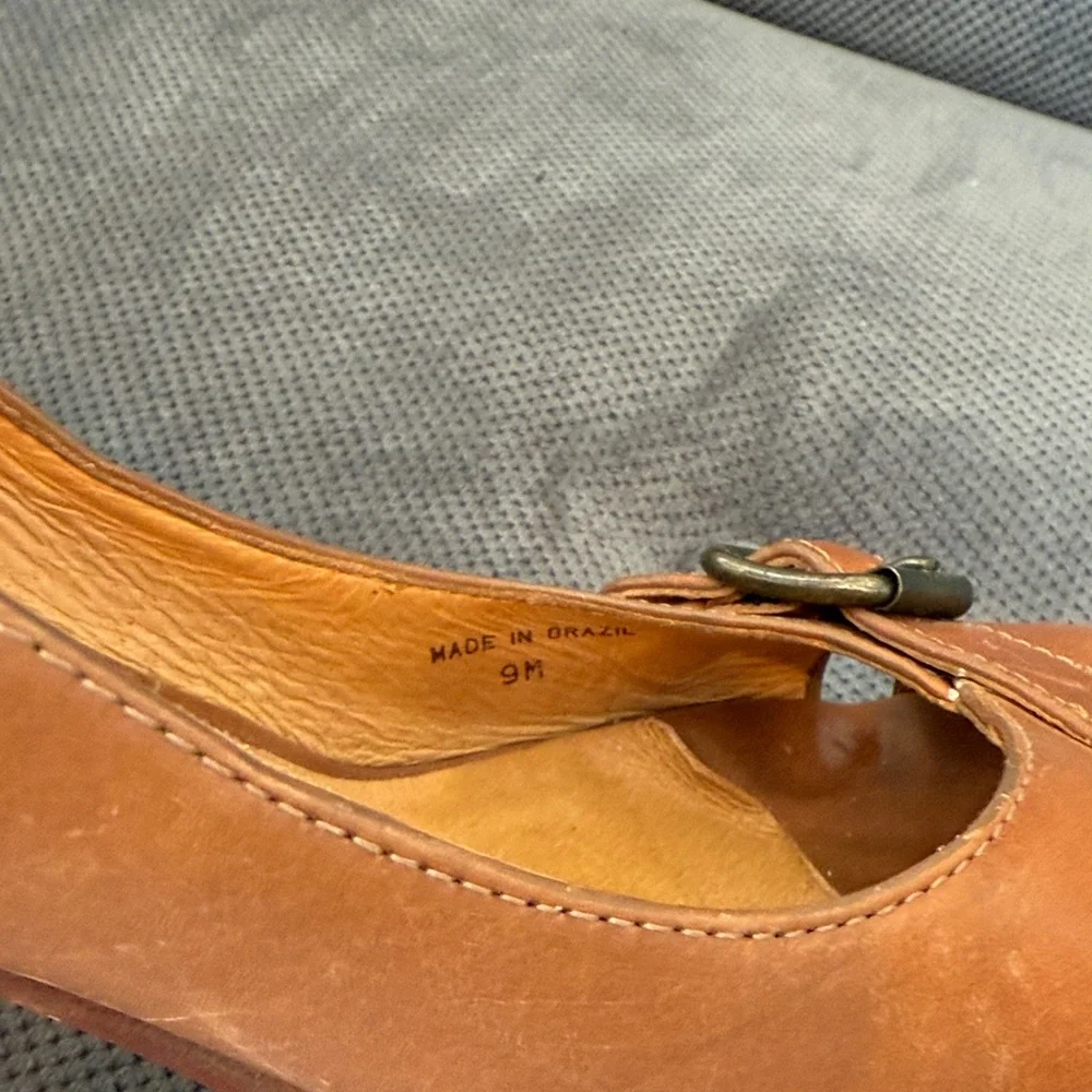 Michael‎ Kors Tan Buckle Peep-Toe Heels Size 9